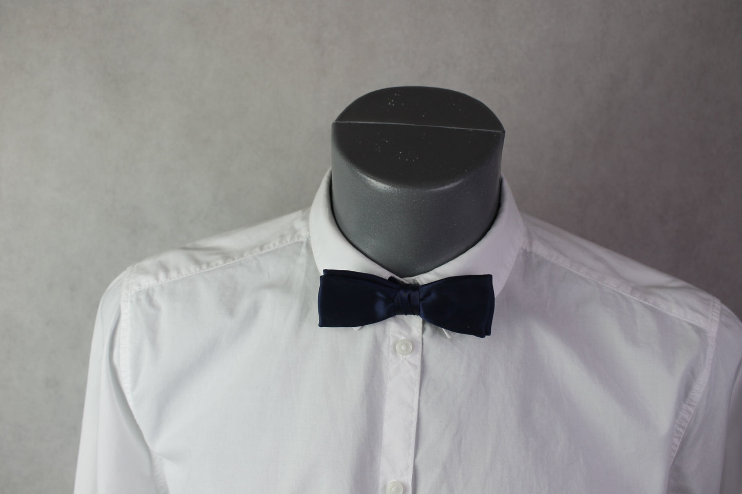 Vintage Akco pre-tied dark blue bow tie adjustable