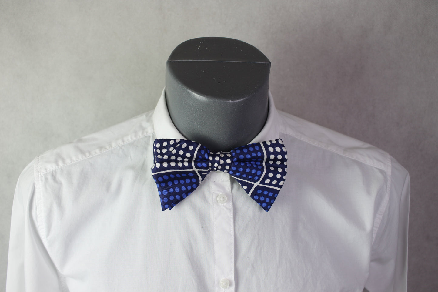 Vintage pre-tied clip on blue cream spotted pattern bow tie