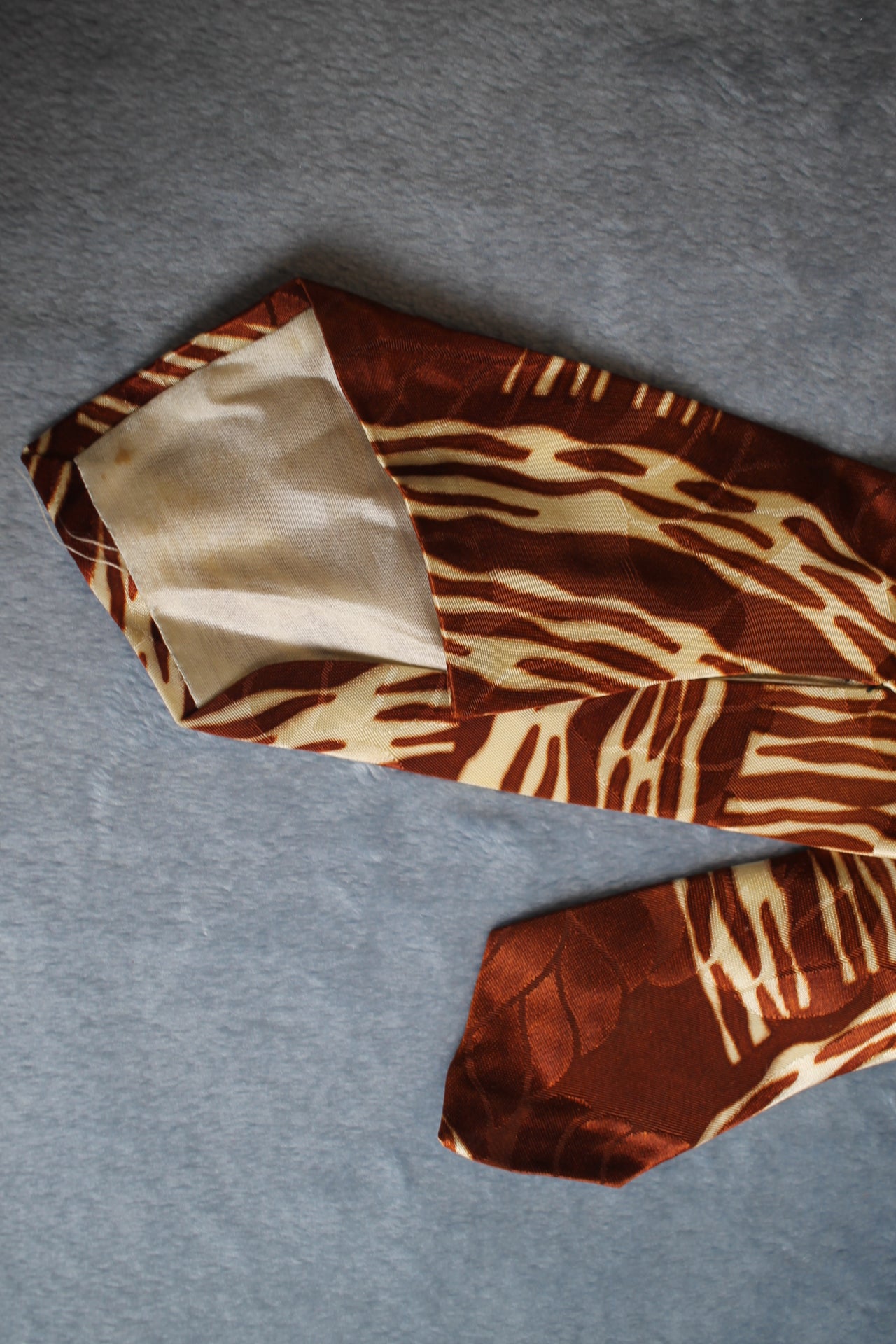 Vintage 1940s/50s brown cream jacquard pattern swing tie