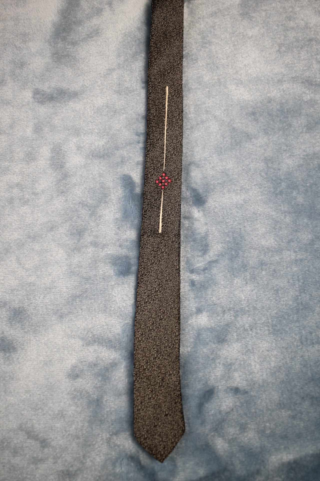 Vintage Dark Grey Flecked Red Motif Skinny Tie 1940s/50s