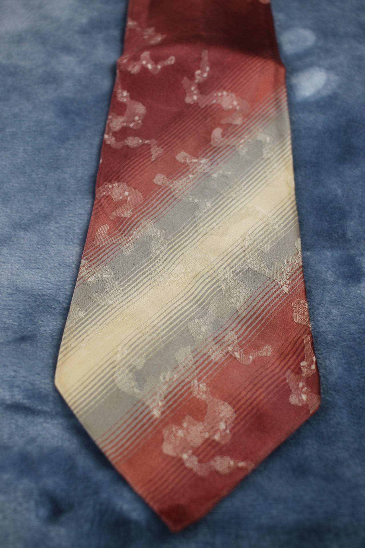 Vintage Rhodia France 1950s/60s pink cream silver faded look pattern tie