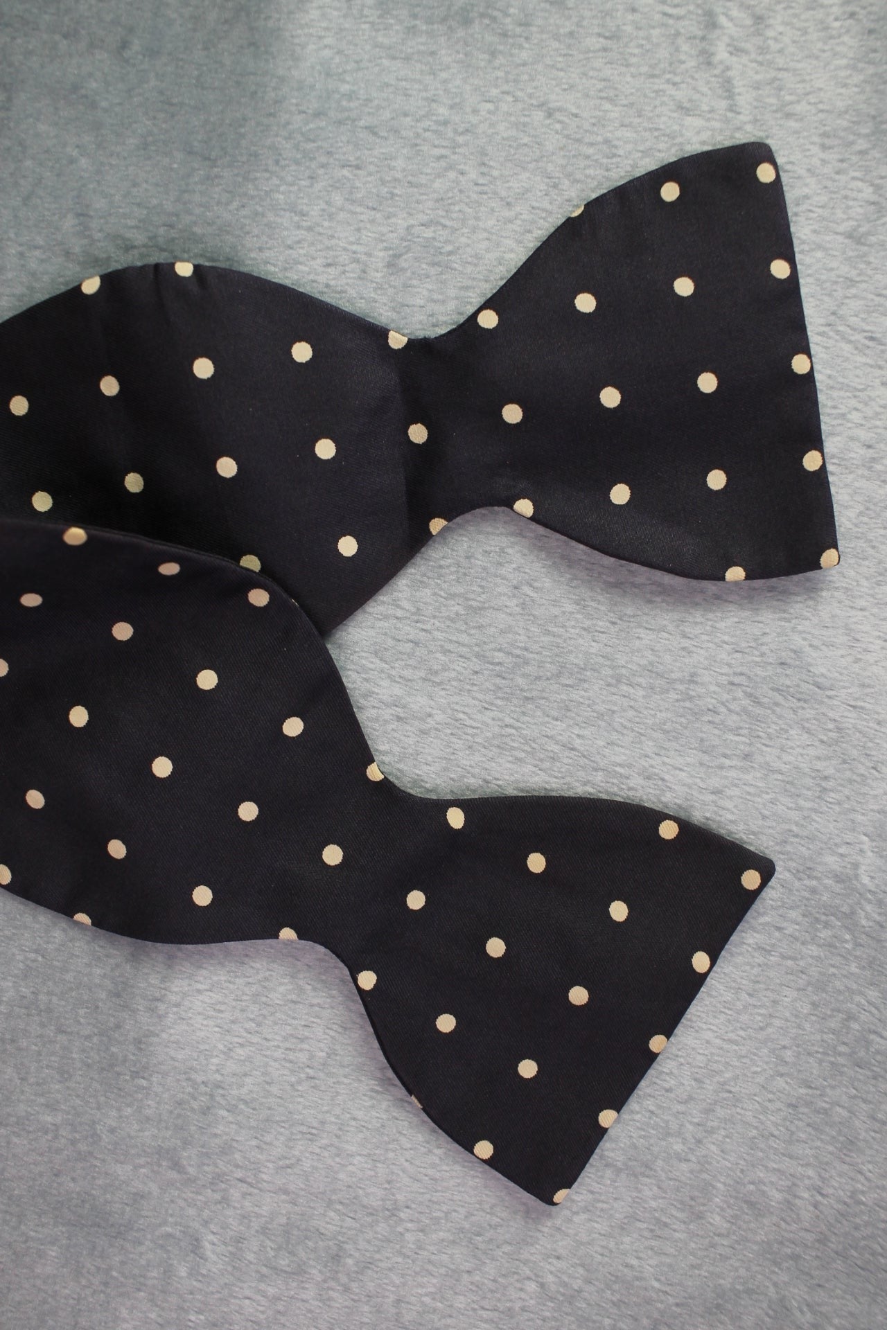 Vintage self tie thistle end all silk blue white polka dots pattern bow tie adjustable