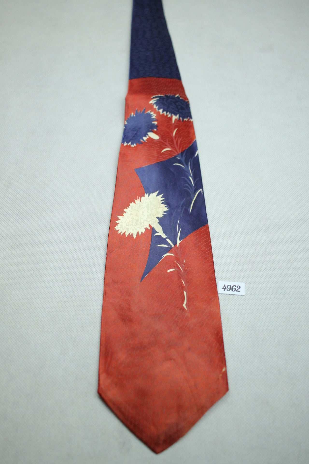 Vintage The Crescent Store Spokane 1950s/60s Red Blue Fashion Craft Cravat Swing Tie