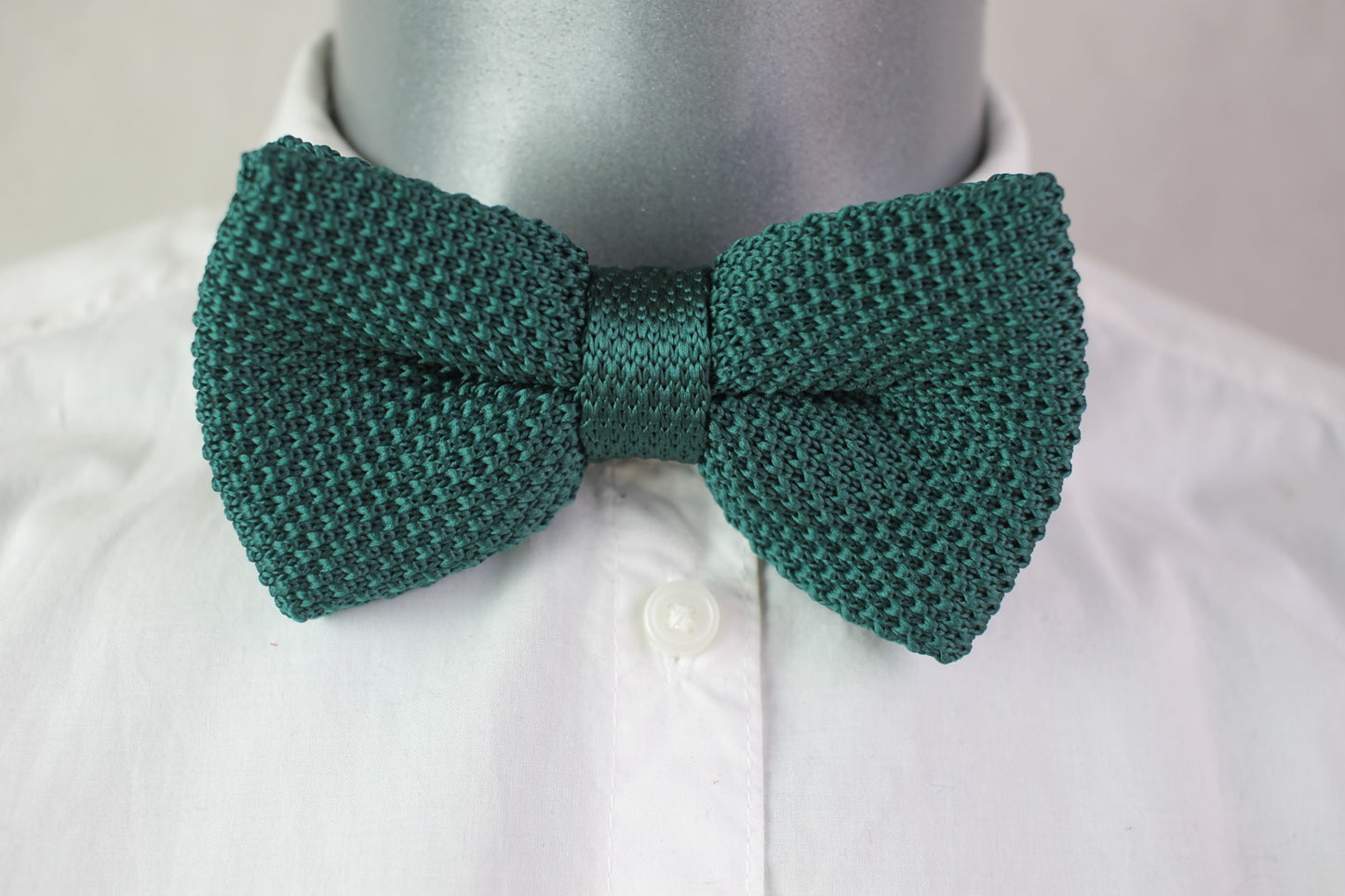 Vintage pre-tied bottle green bow tie adjustable