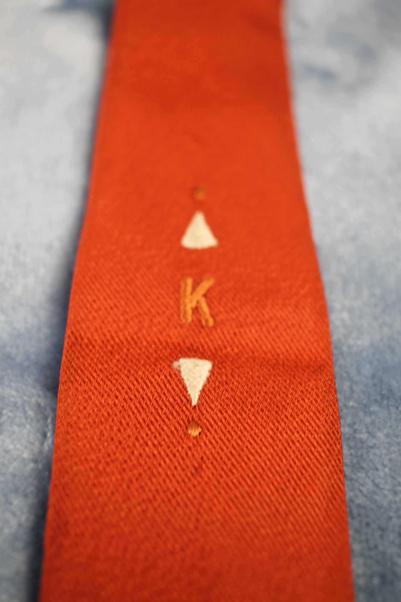 Vintage Pilgrim Roebuck & Co 1940s/50s burnt orange K motif tie