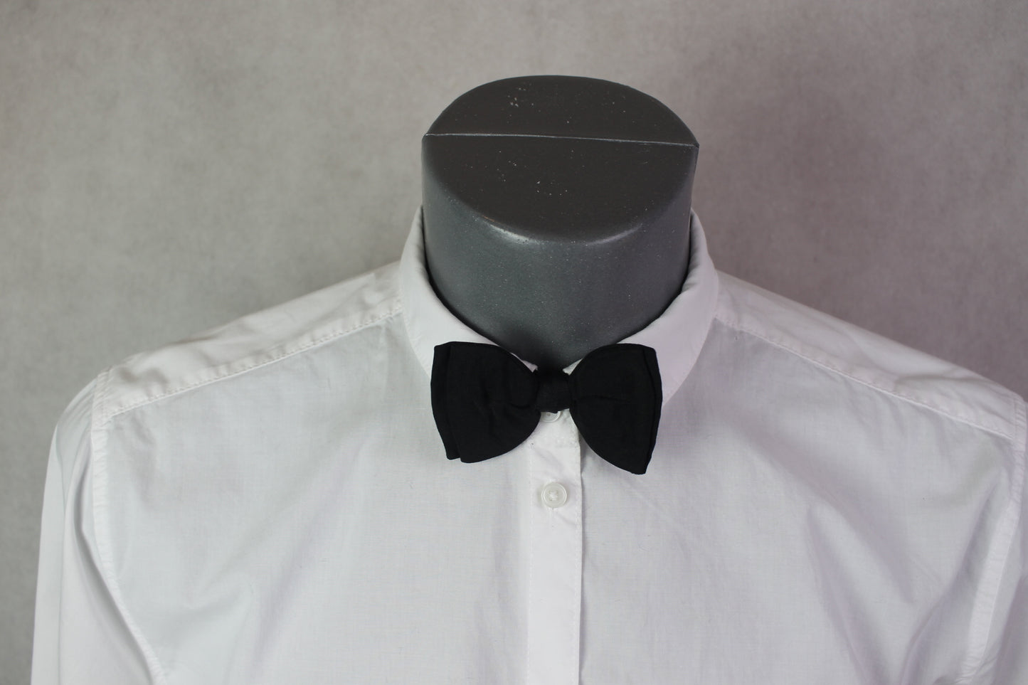 Vintage pre-tied classic black bow tie