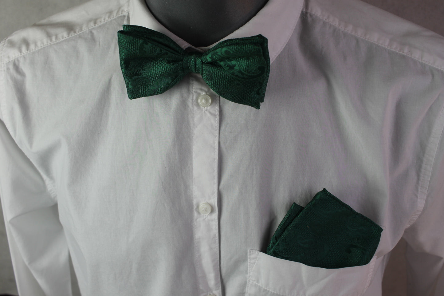 Vintage Frederick Theak pre-tied green jacquard bow tie and handkerchief set adjustable