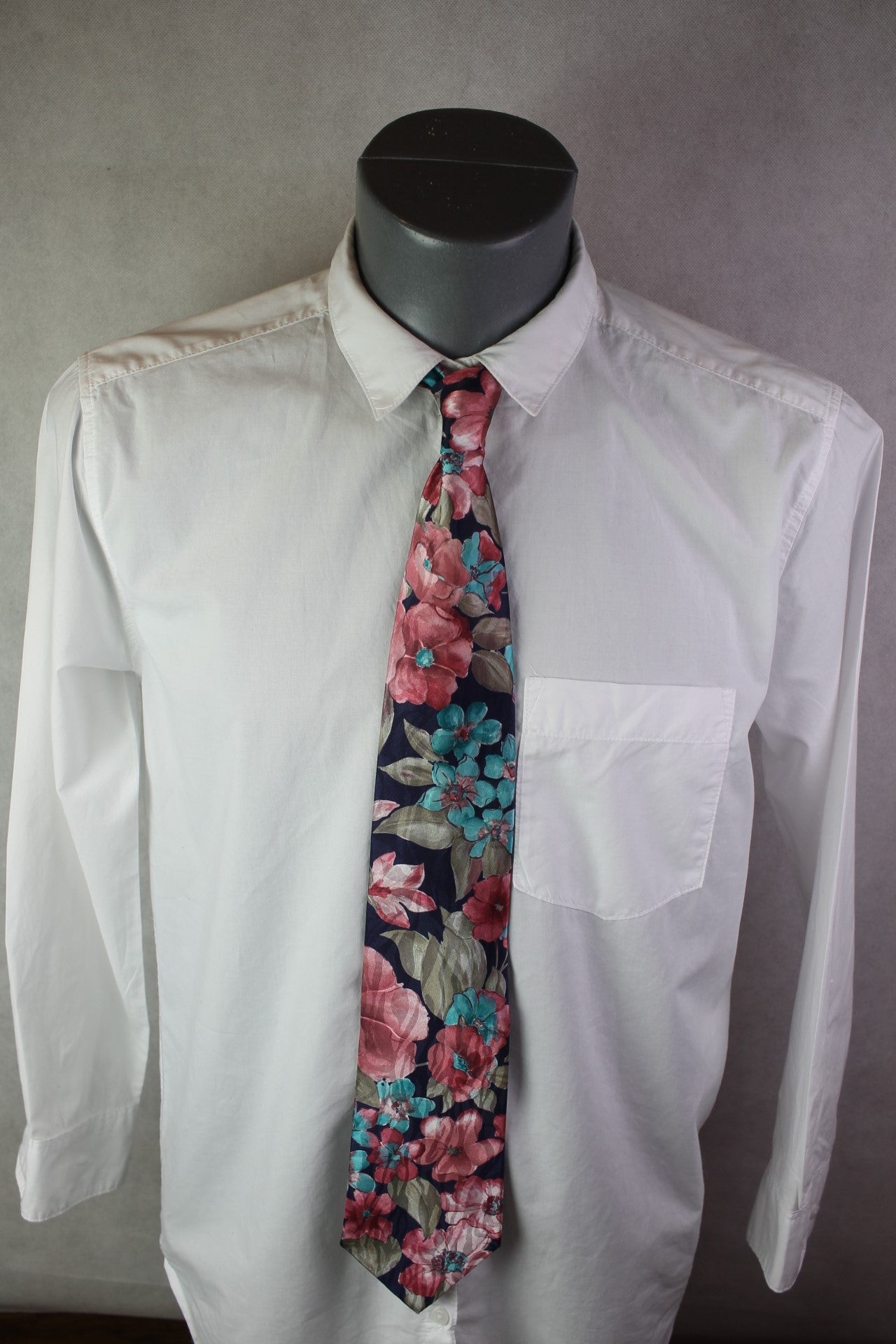 Vintage Berkman Place 1940s/1950s pink green gold floral pattern tie