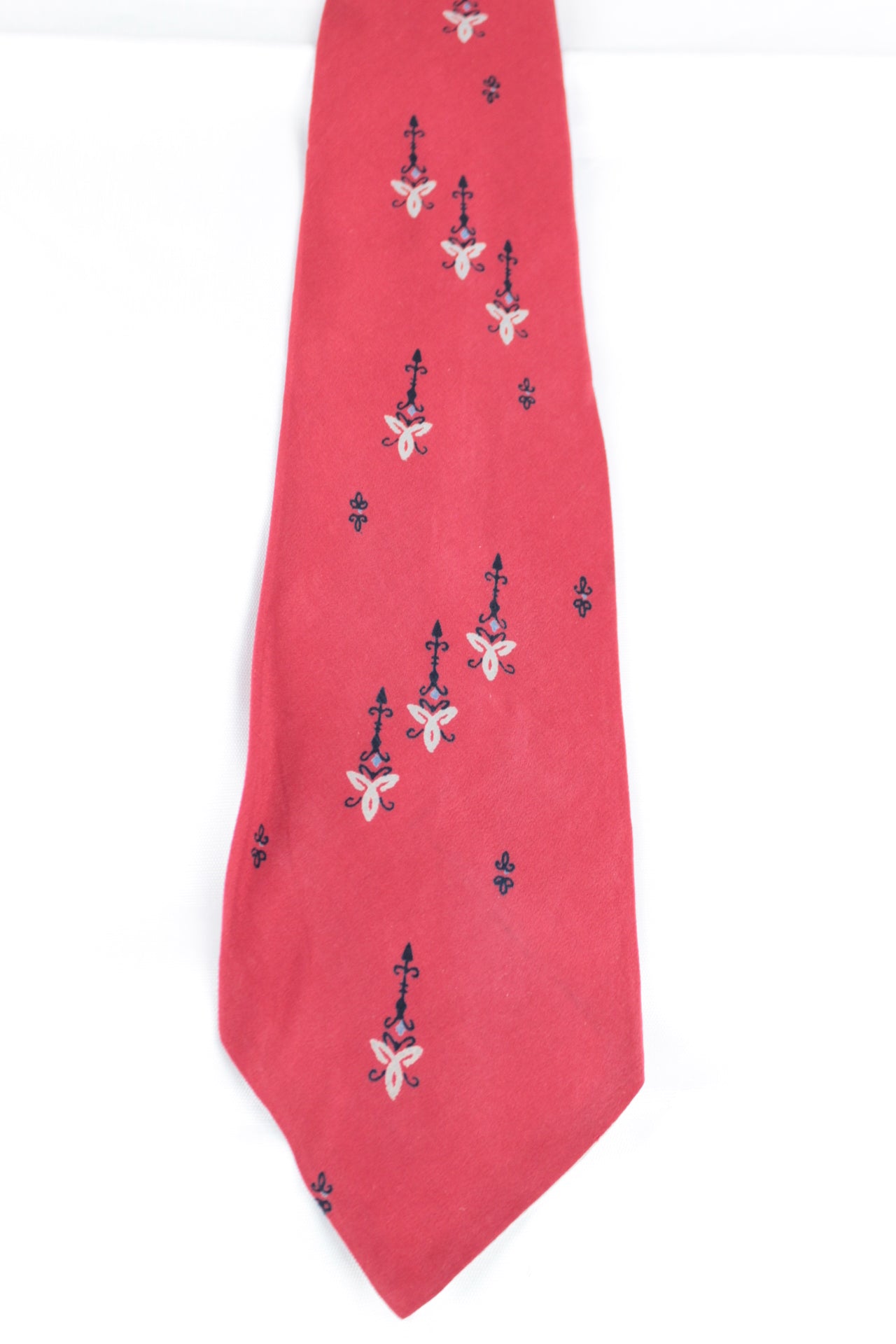 Vintage crimson red black green lightweight fabric pattern swing tie 1940s