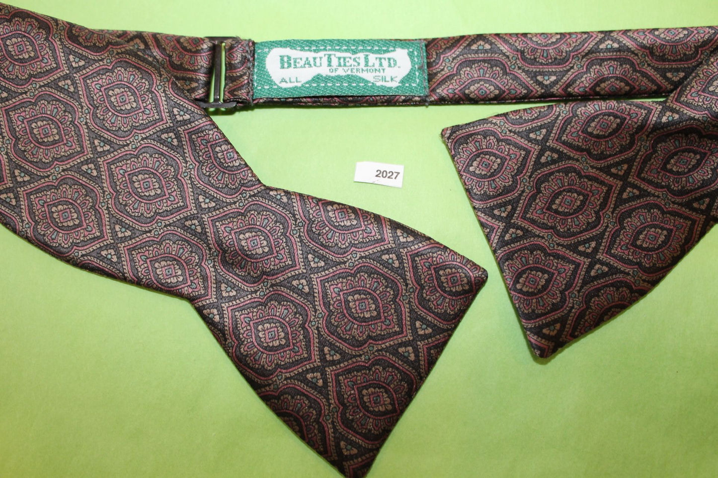 Vintage BeauTies LTD 100% Silk Self Tie Straight End Thistle Self Tie Bow Tie Mauve Grey Green