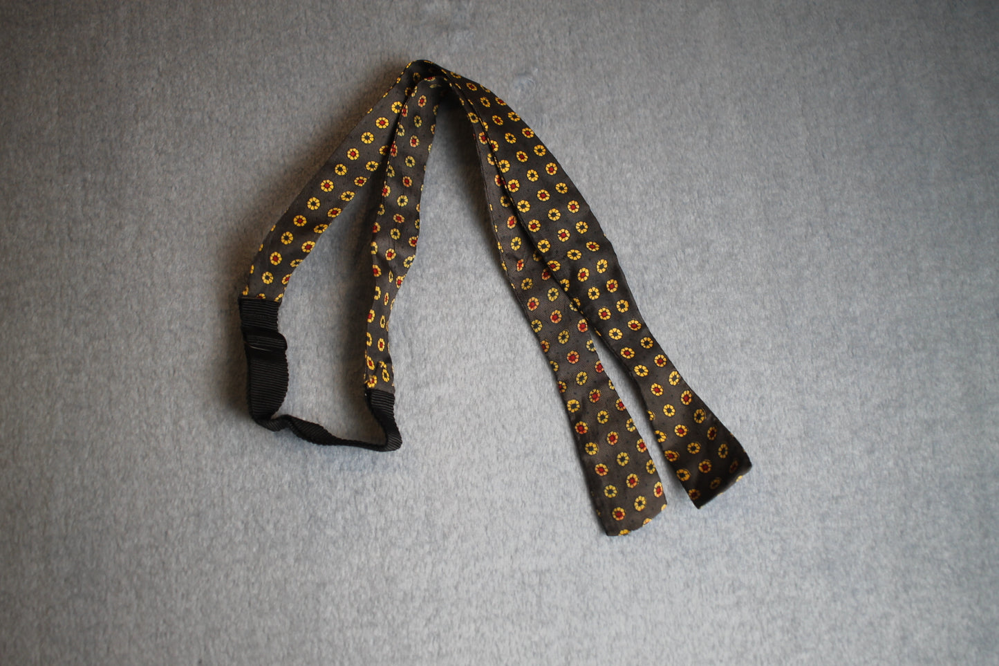 Vintage self tie straight end green red motifs pattern bow tie adjustable