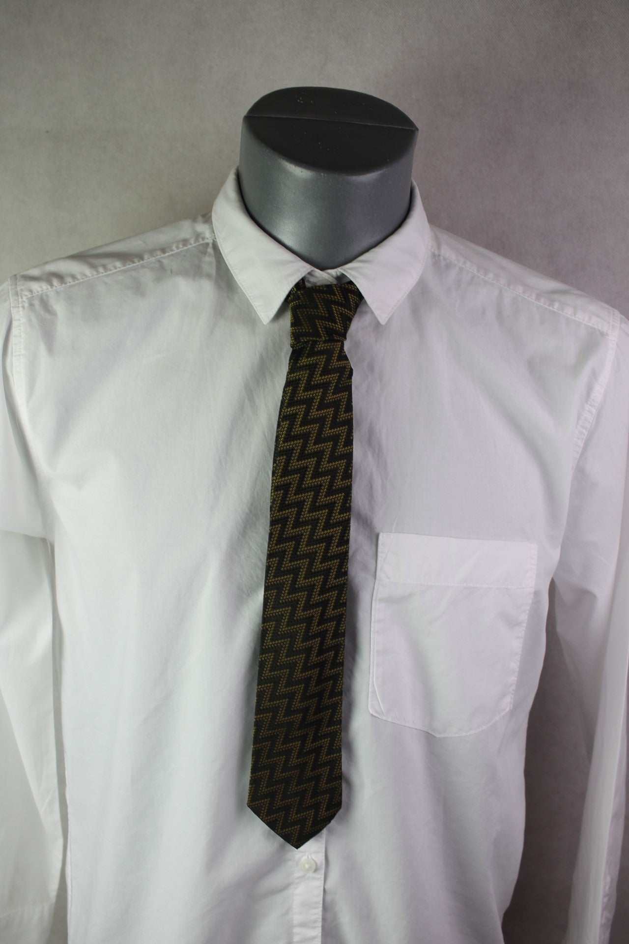 Vintage gold black zig zag pattern skinny tie