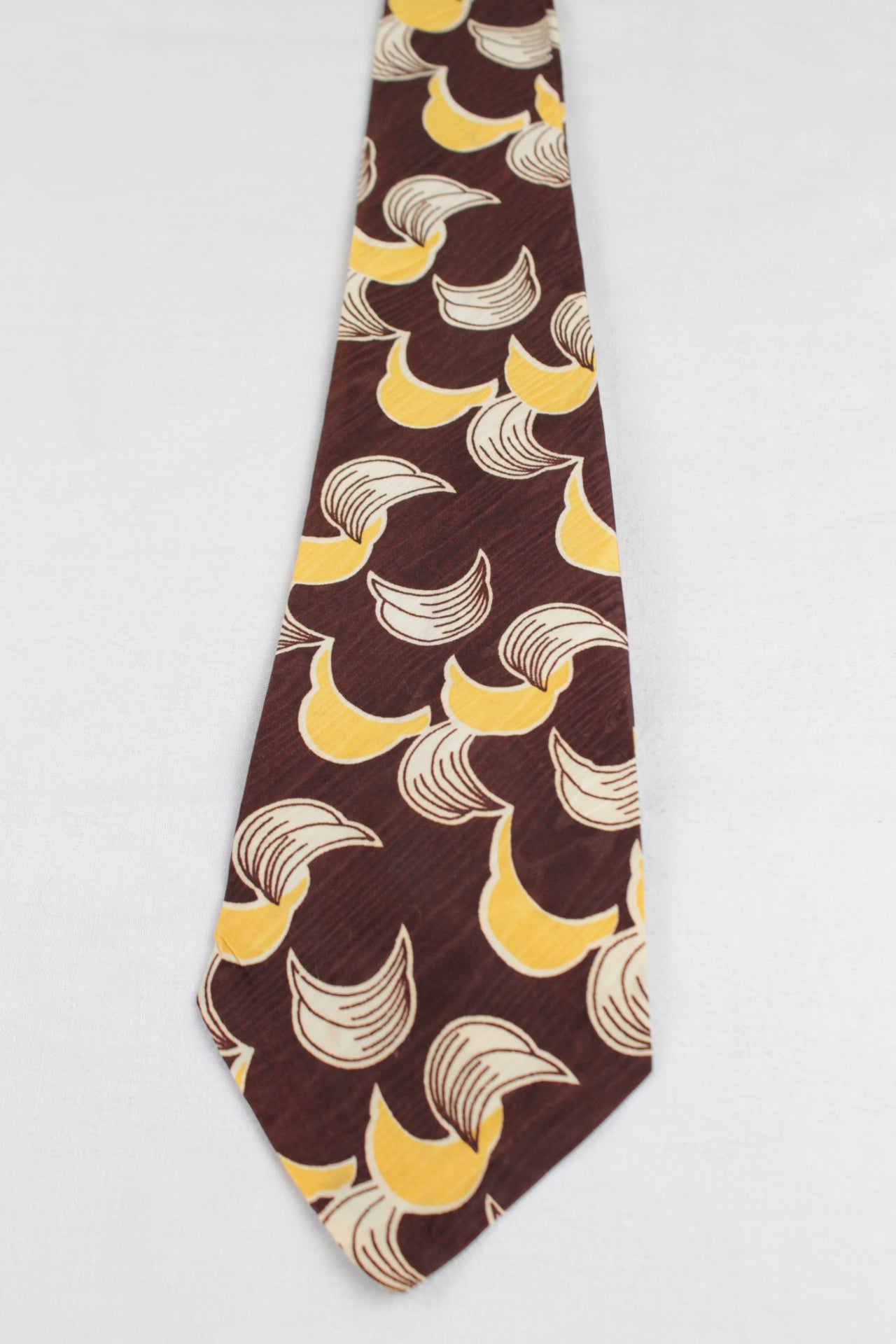 Vintage Arrow Brown Yellow Reoccurring Pattern Swing Tie 1940s/50s