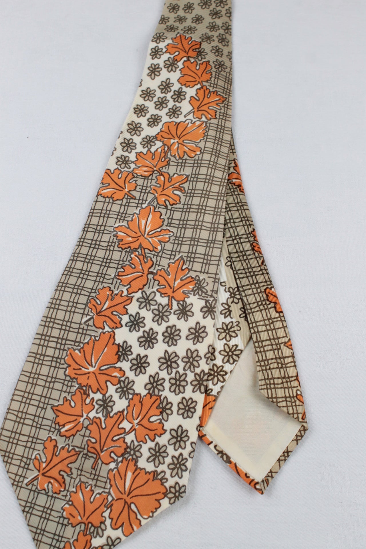 Vintage Gold check Orange Leaves Pattern Swing Tie 1940s/50s