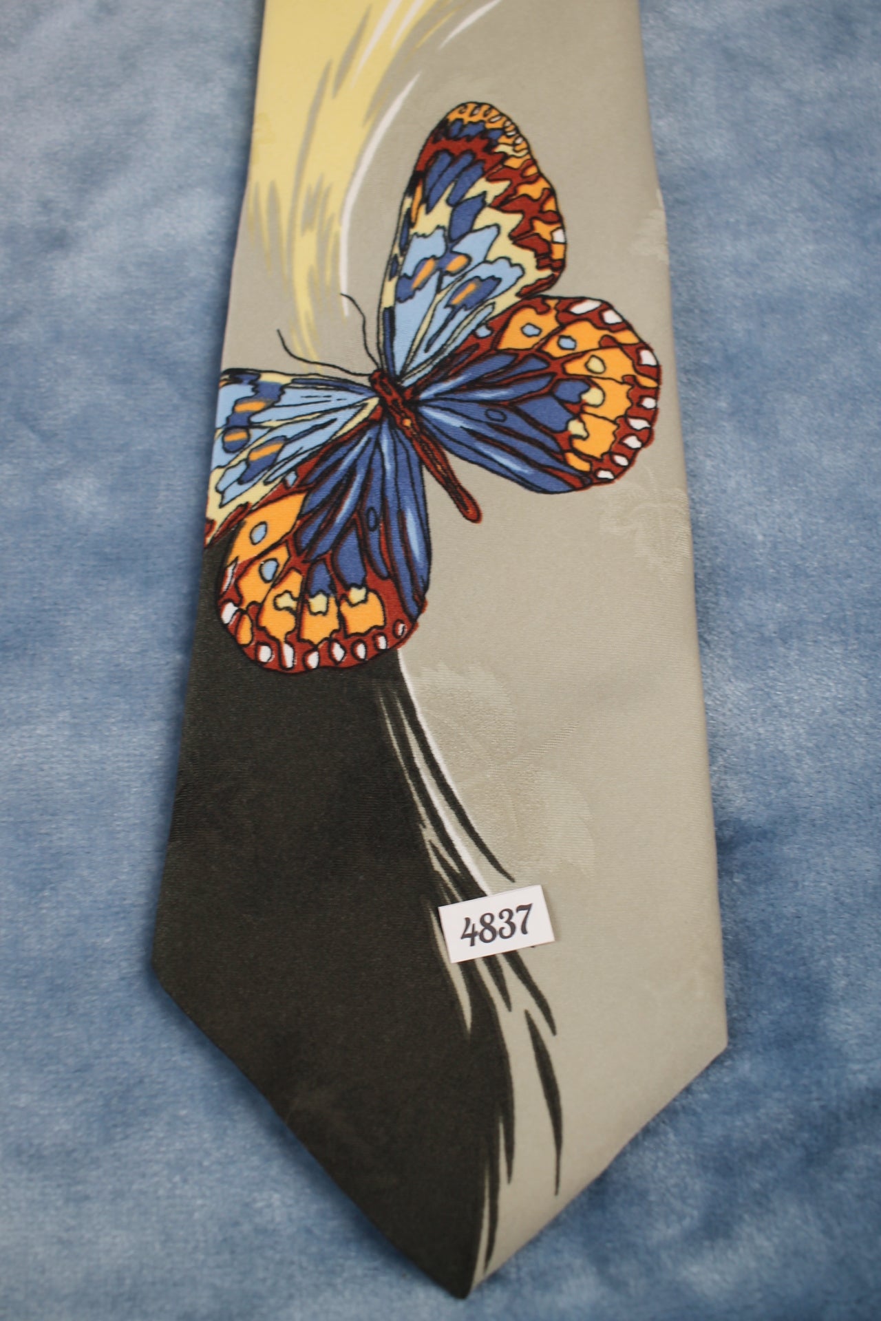 Vintage Custom Cravateur 1950s/60s grey yellow black butterfly pattern wide tie