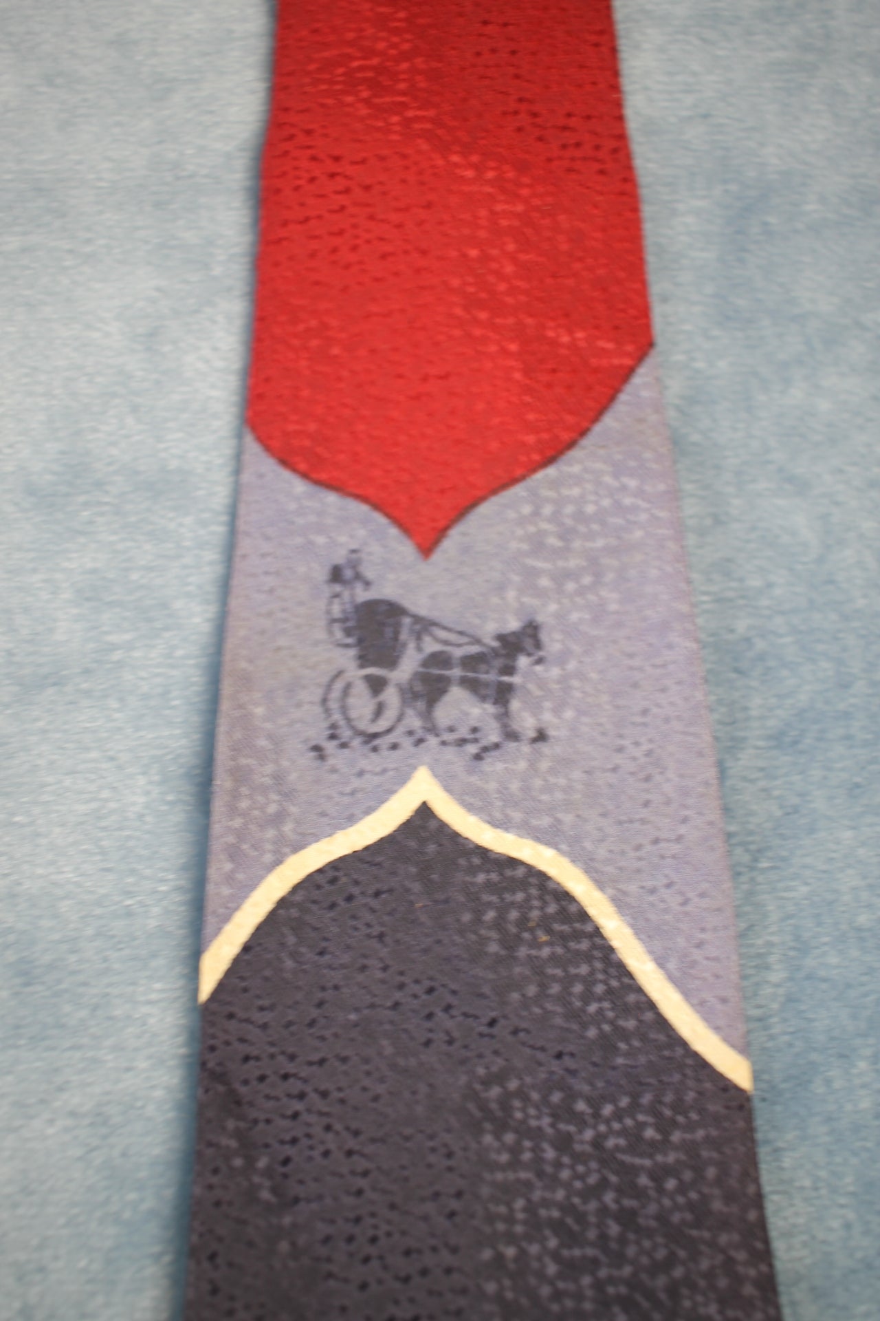 Vintage1940s/50s 2 tone blue horse carriage red pattern tie