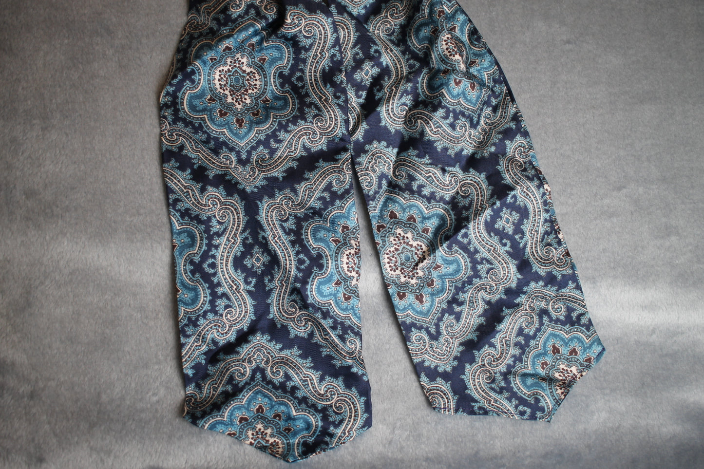 Vintage 2 tone blue black patterned cravat retro mod