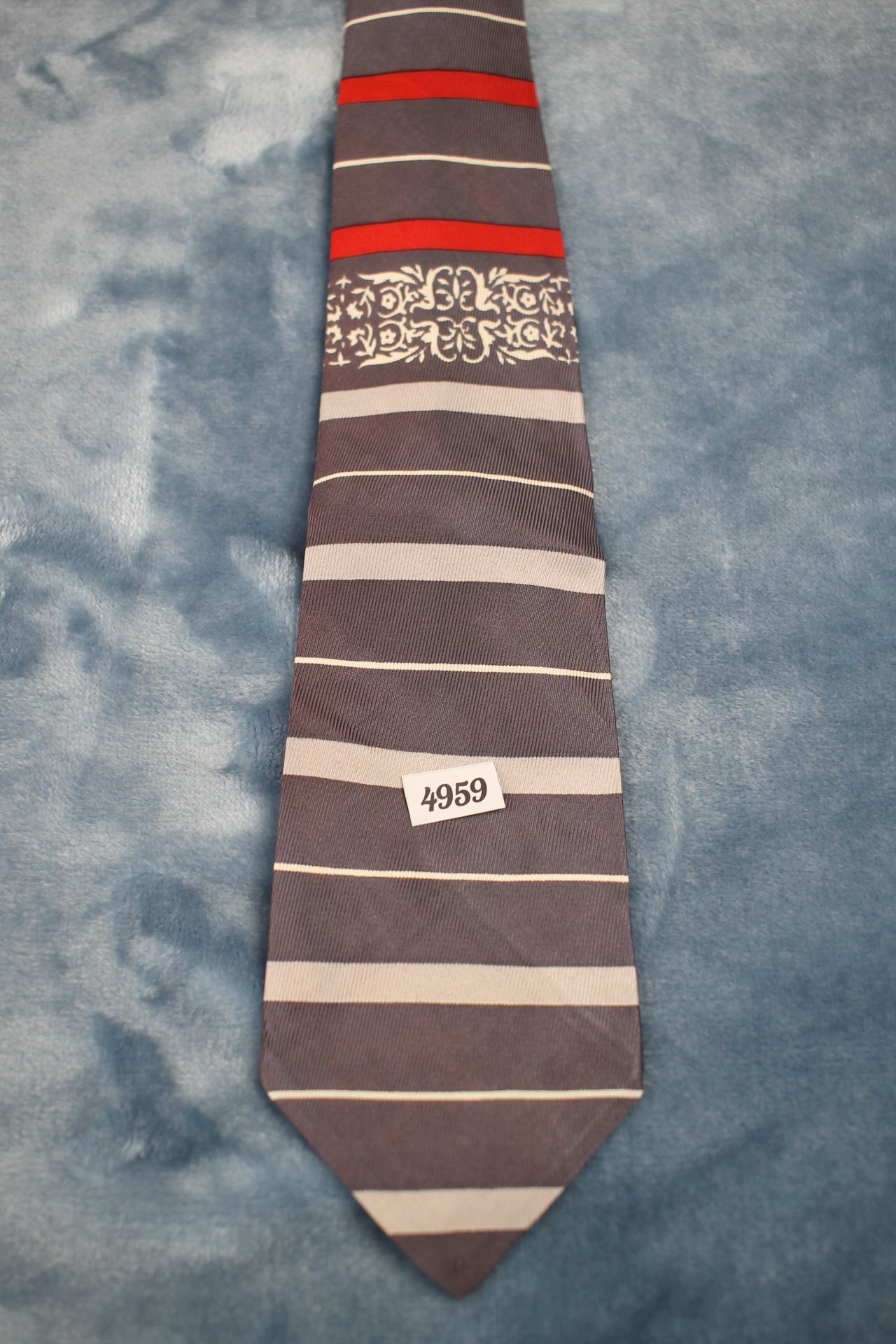 Vintage Wilkinsons Minn 1940s/50s silver red white striped tie