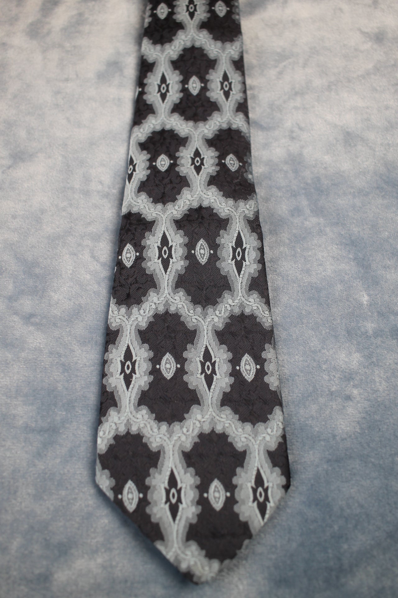 Vintage Tootal 1950s/60s 2 tone blue pattern kipper tie