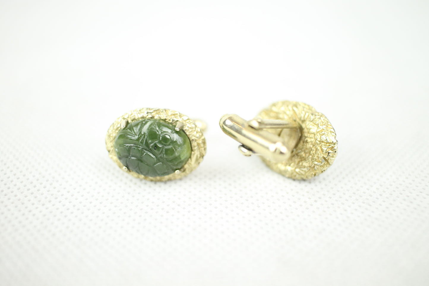 Vintage Anson Carved Oval Green Stone Leaf Pattern Mount Cuff Links