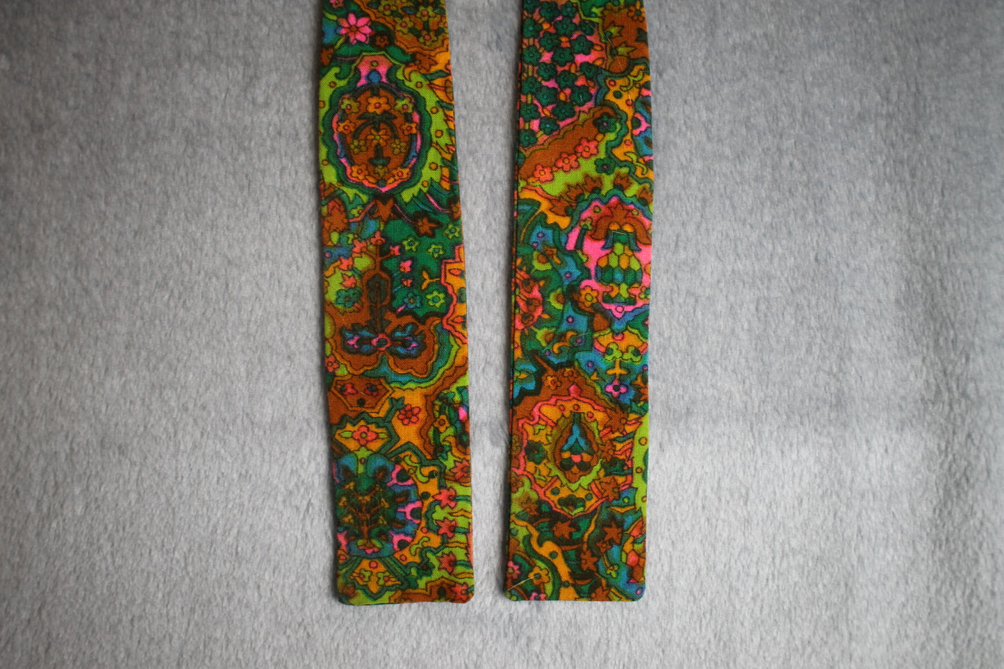 Vintage self tie paddle end pink brown green blue pattern bow tie