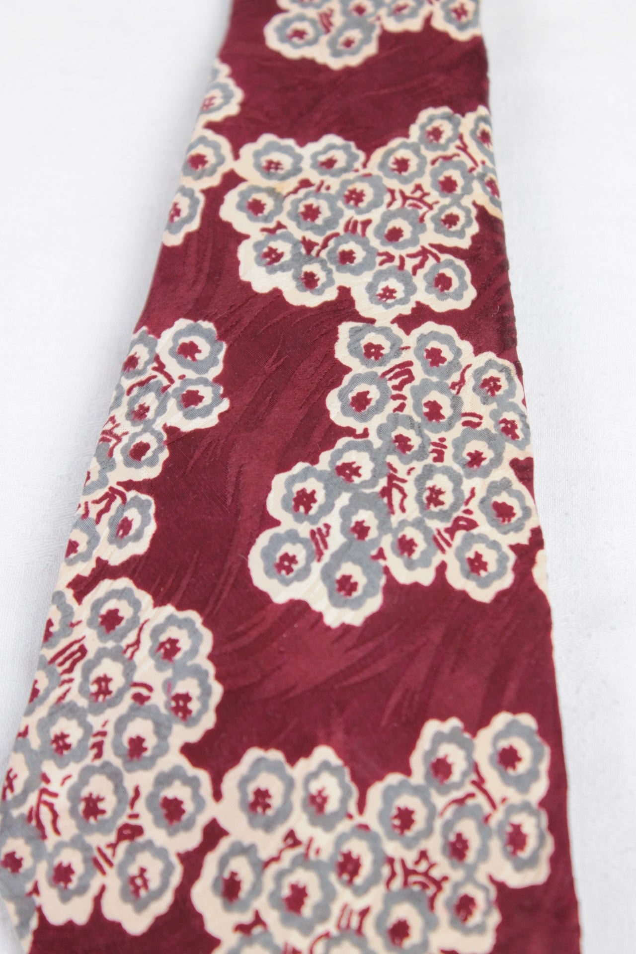 Vintage Max Eatroff Dark Red Jacquard Grey cluster pattern Swing Tie 1940s/50s