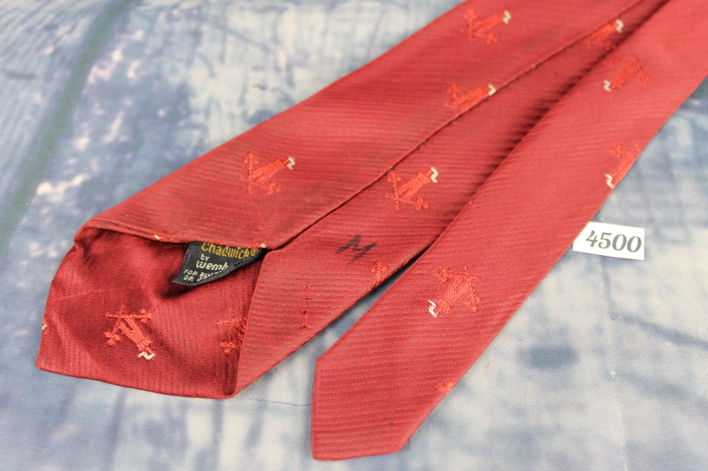 Vintage 1960s Chadwick By Wembley Castles Crossed Swords Burgundy Skinny Tie