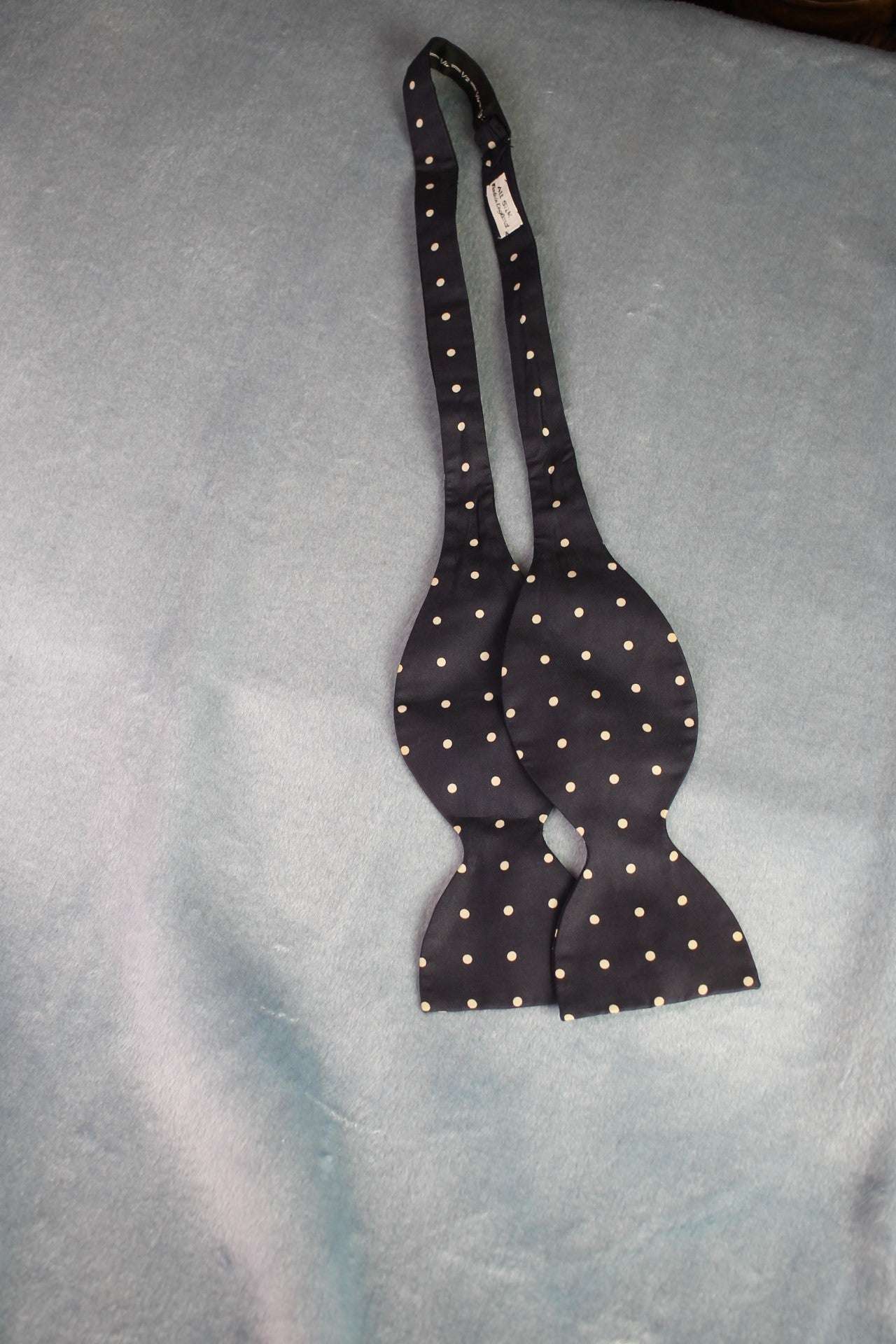 Vintage self tie thistle end all silk blue white polka dots pattern bow tie adjustable