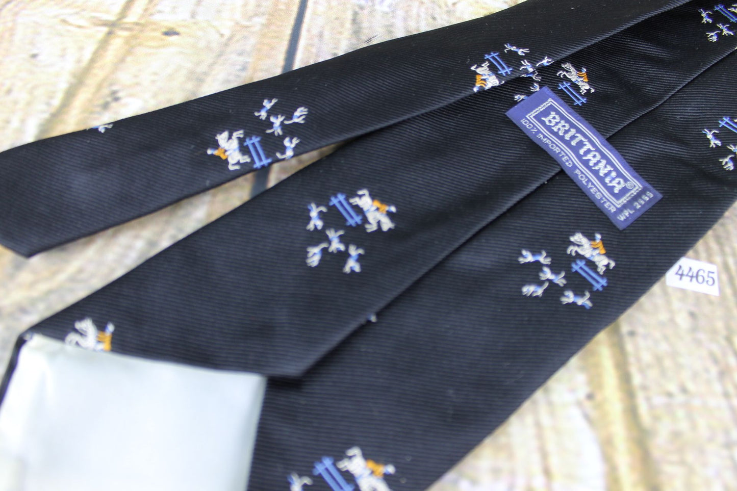 Vintage Brittania black fox hunting horse hounds design wide kipper tie 1970s