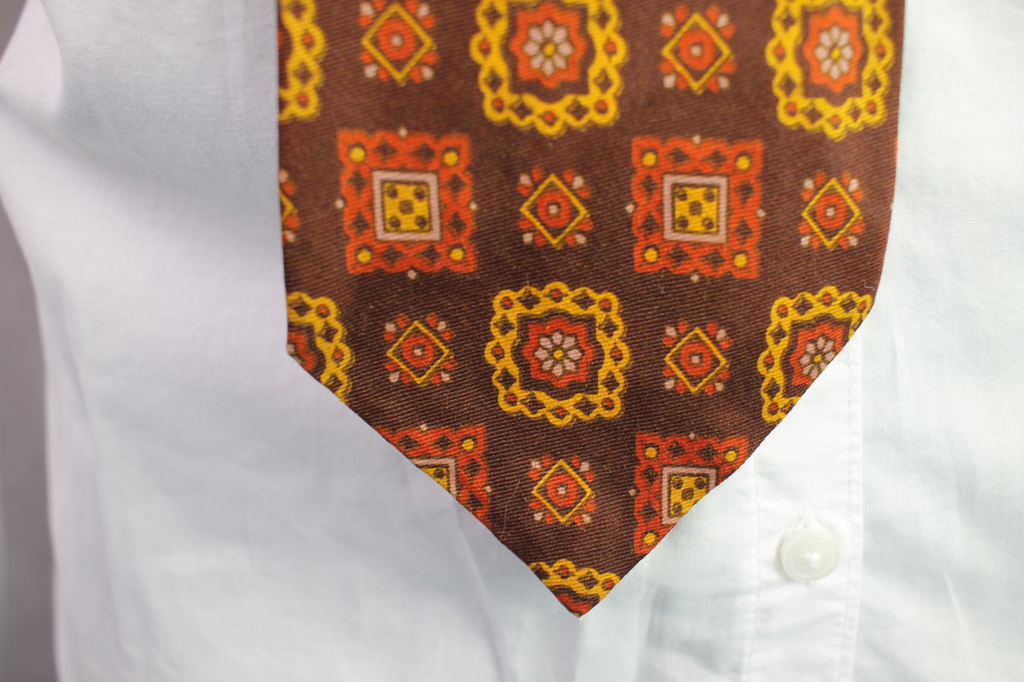 Vintage 1940s/50s all silk brown orange yellow daisy pattern swing tie TIM