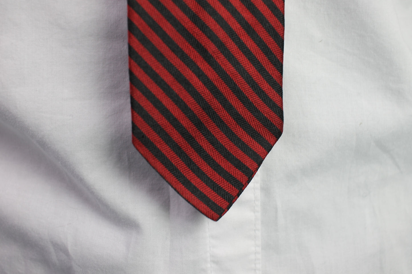 Vintage Haband Paterson all silk dark red black striped pattern skinny tie
