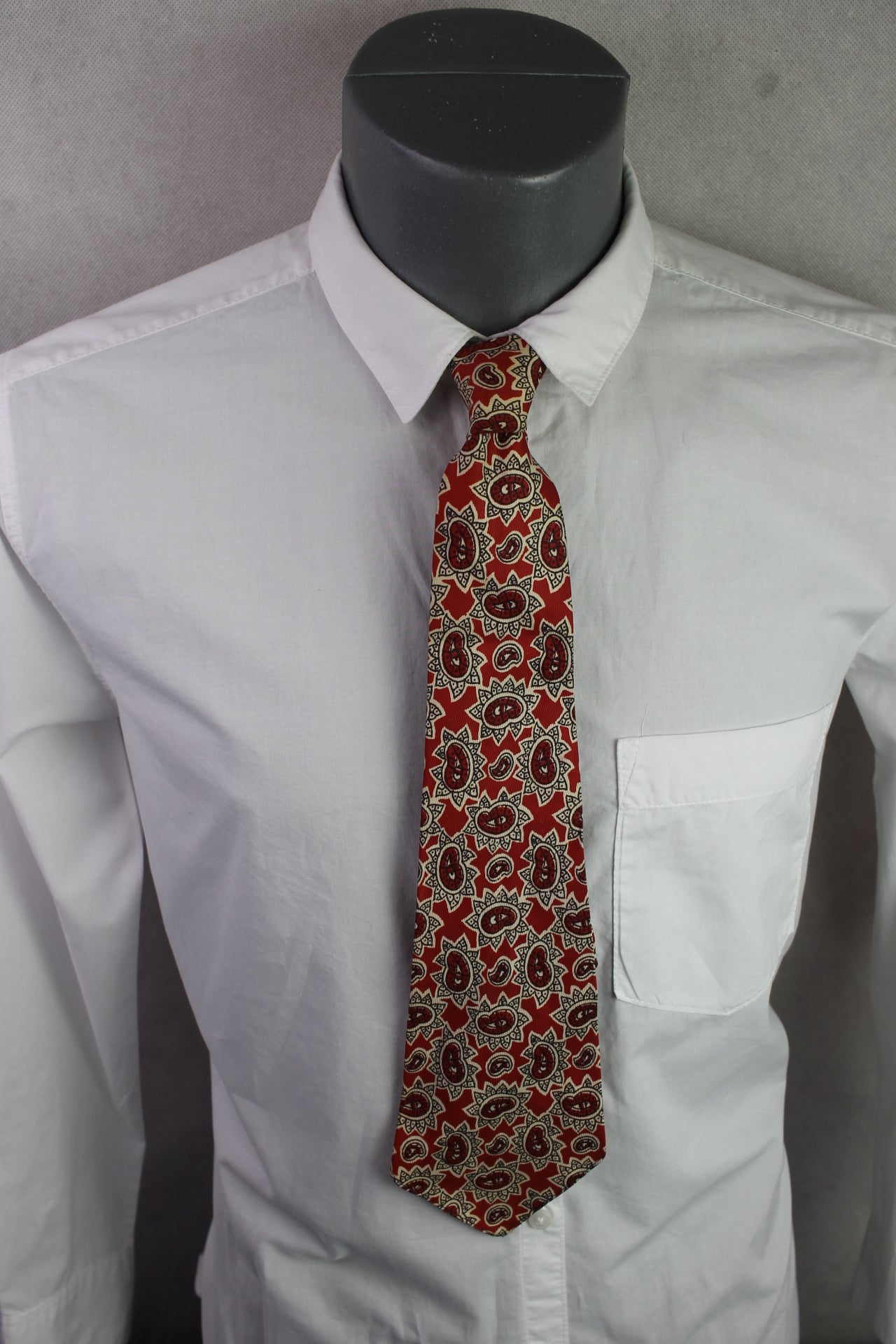 Vintage Wolffs 2 tone red white flower pattern swing tie