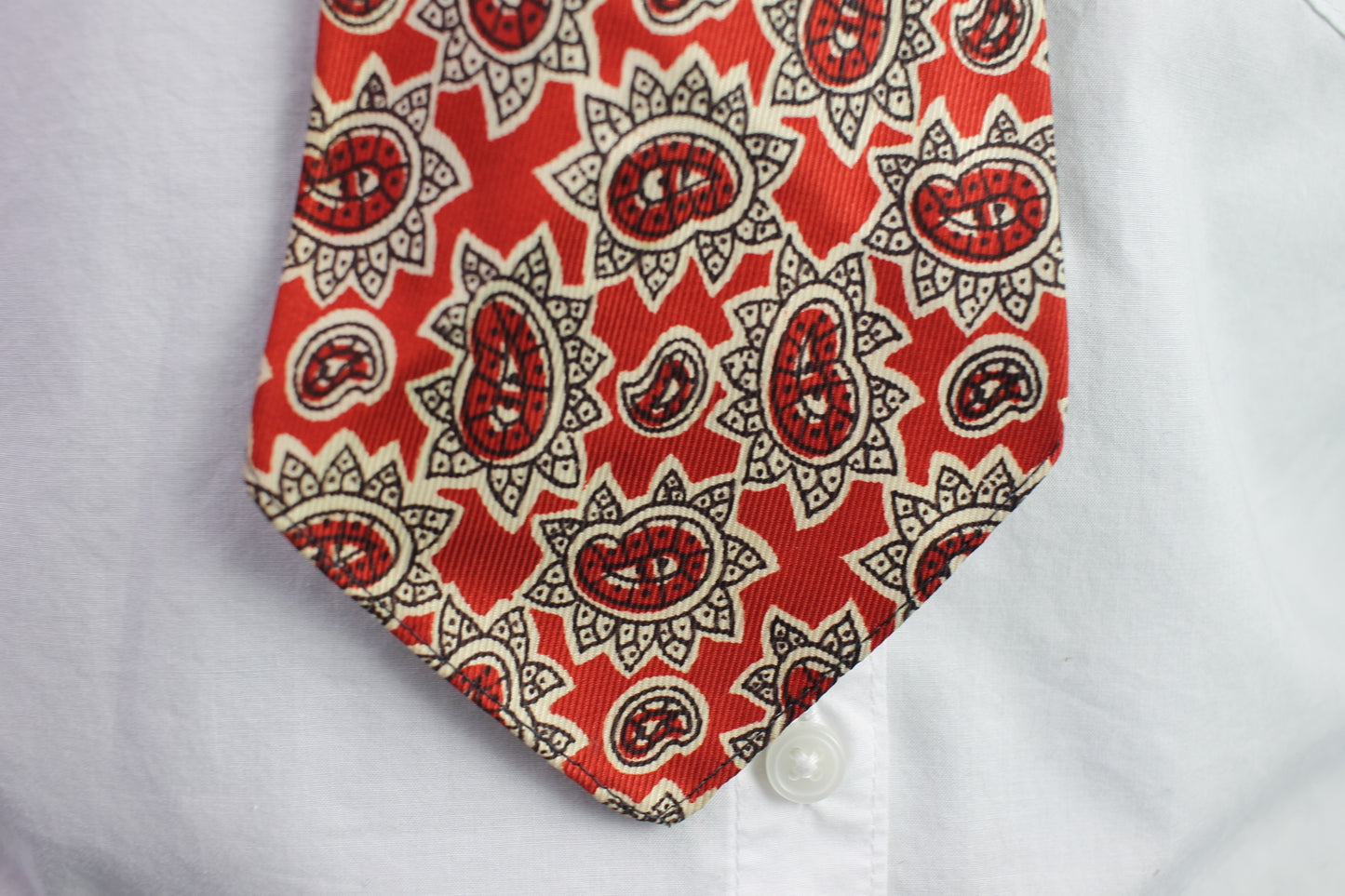 Vintage Wolffs 2 tone red white flower pattern swing tie