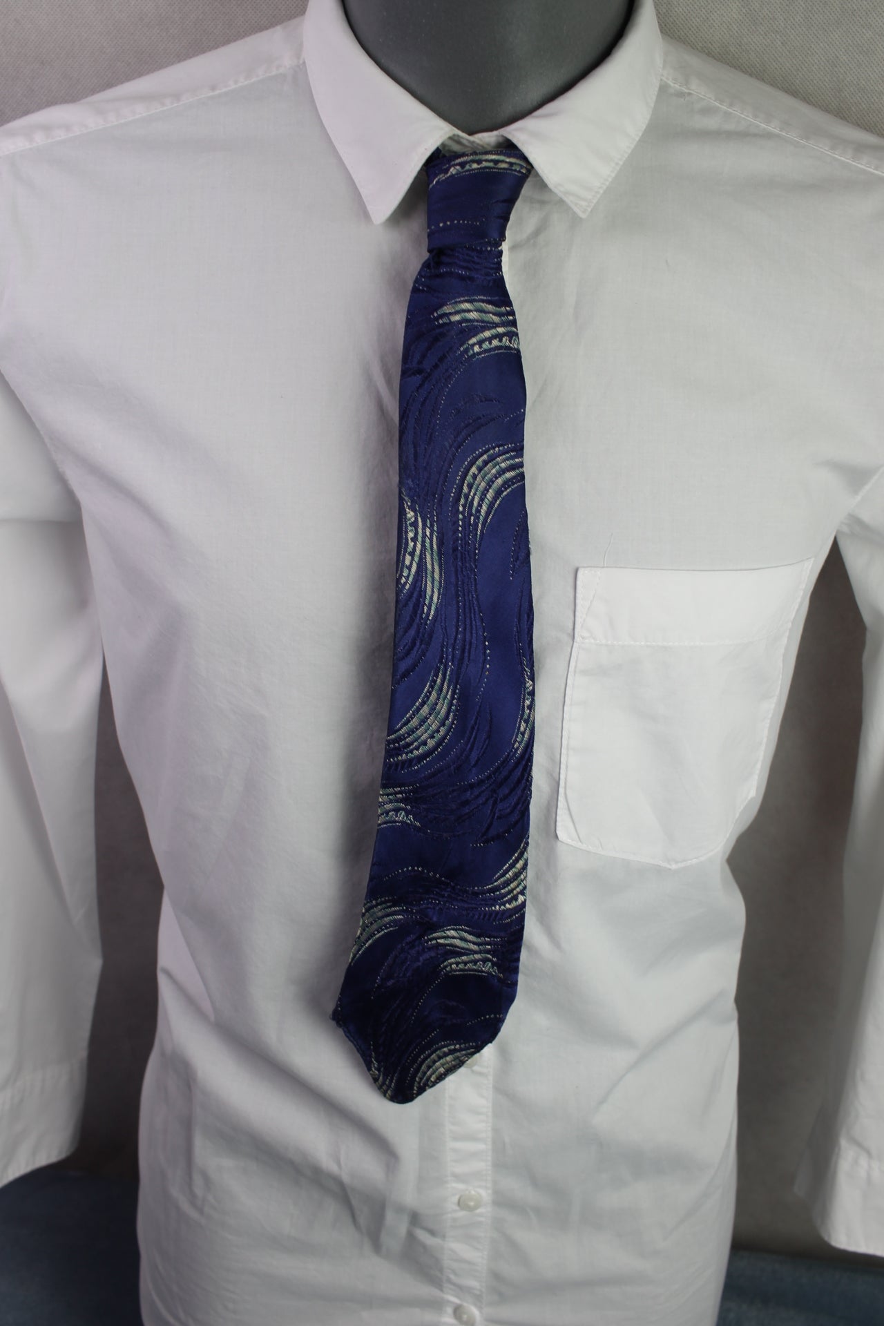 Vintage blue green silver feathering pattern swing tie