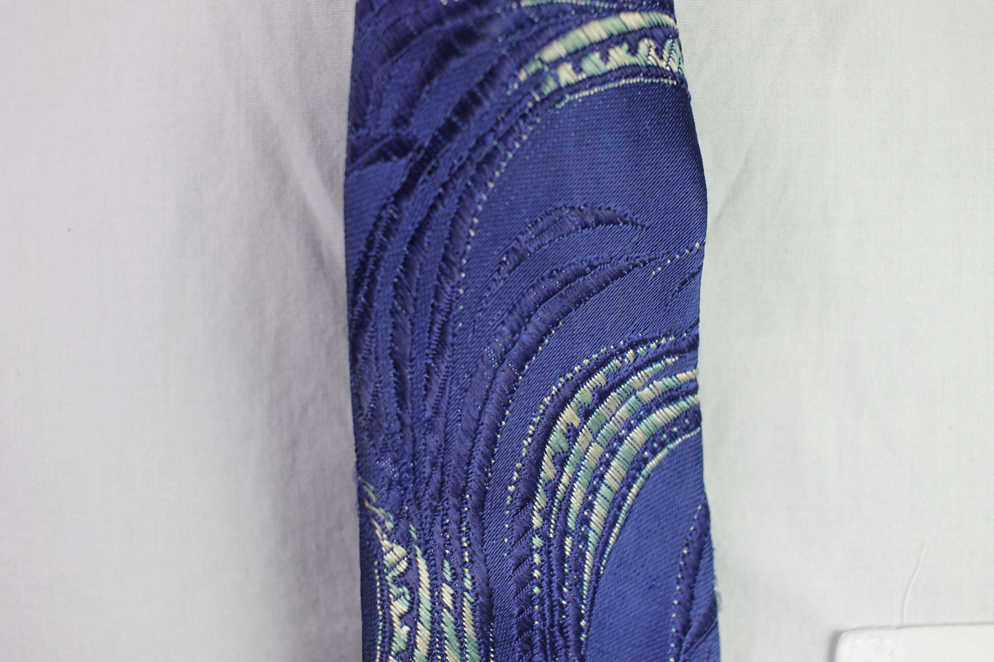 Vintage blue green silver feathering pattern swing tie