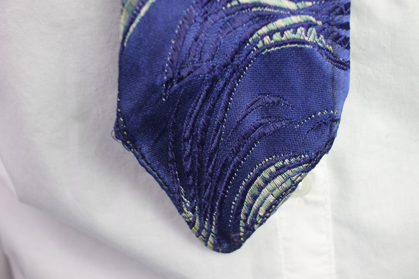 Vintage blue green silver feathering pattern swing tie