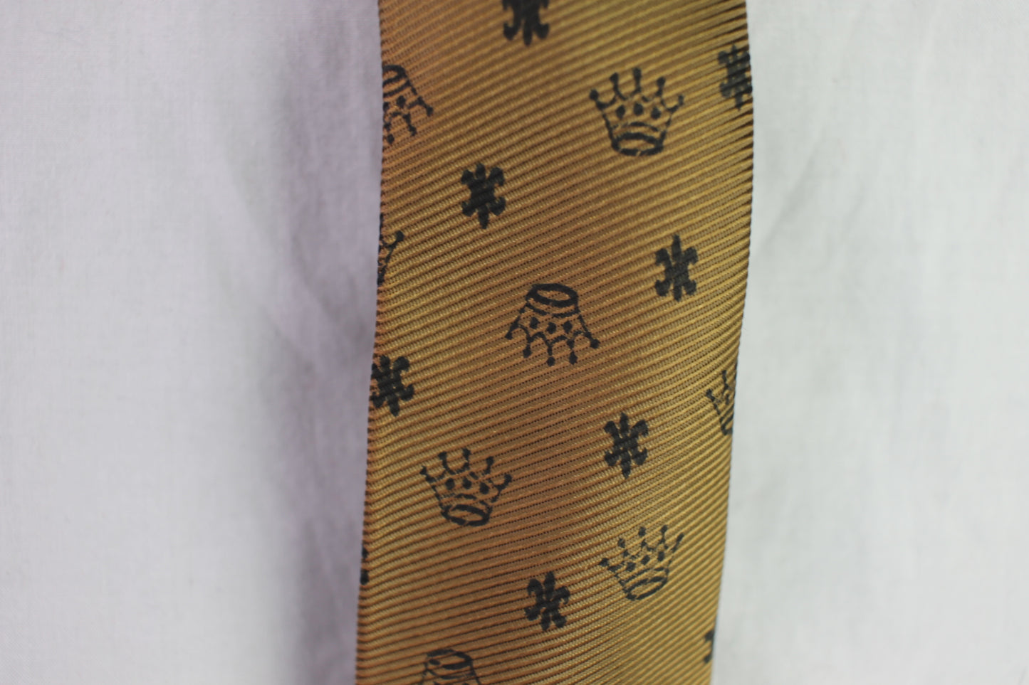 Vintage gold black crown motifs pattern skinny tie