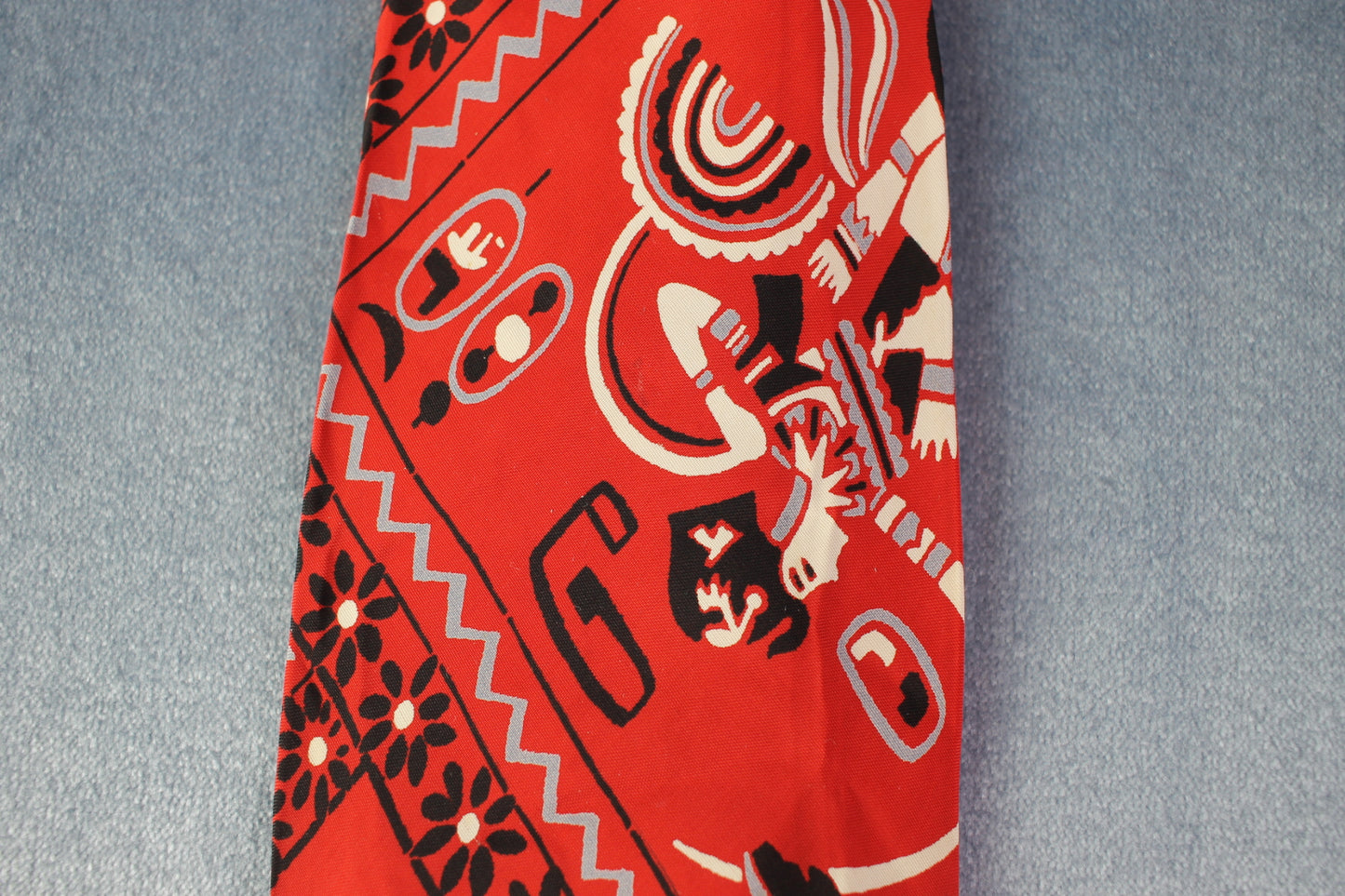 Vintage Ace of California red black Egyptian pattern swing tie