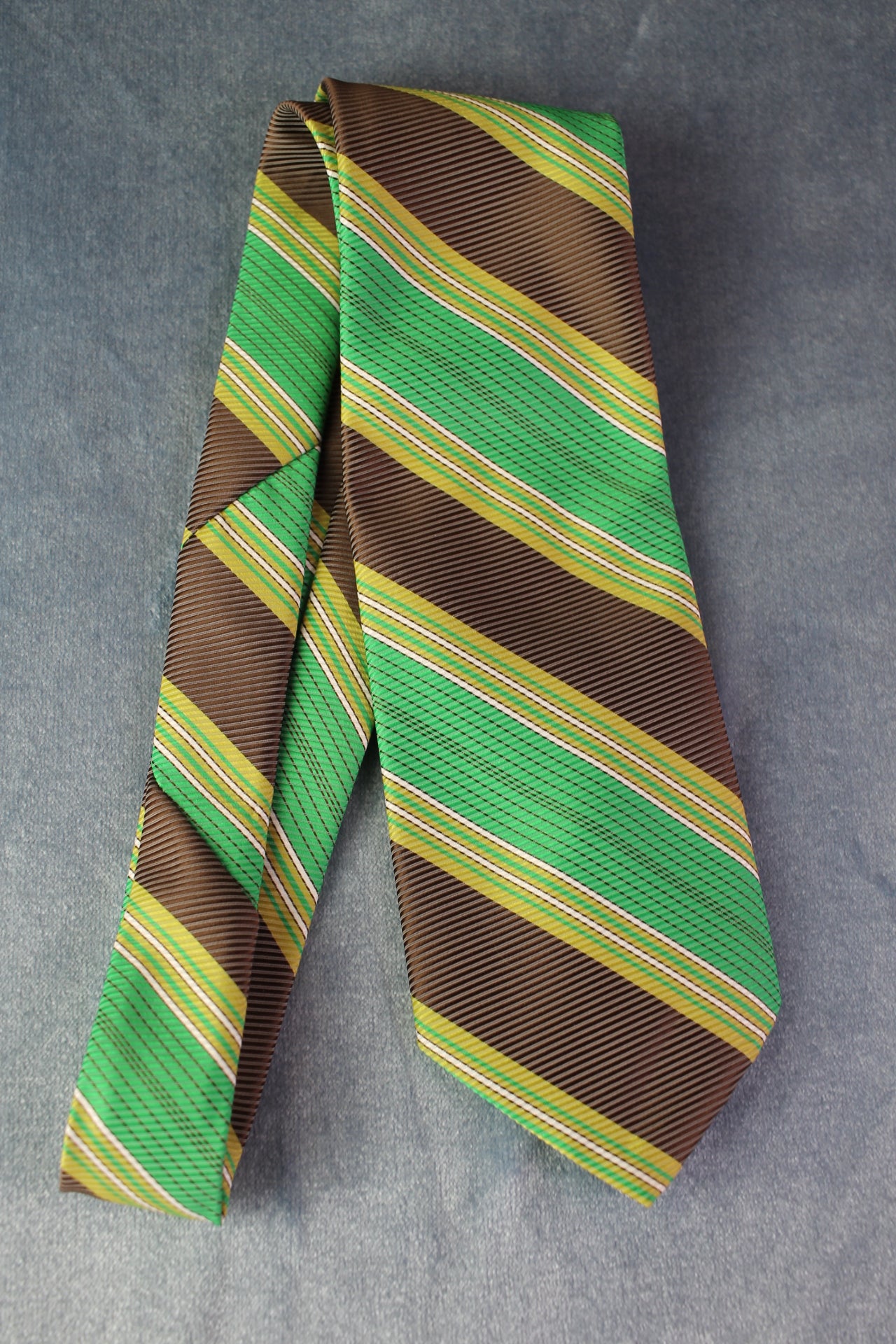 Vintage 1970s green brown white striped pattern kipper tie