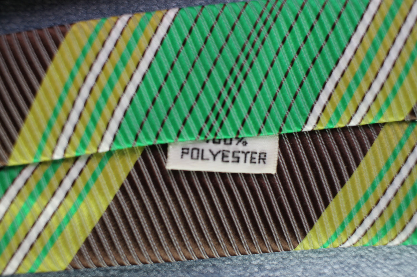 Vintage 1970s green brown white striped pattern kipper tie