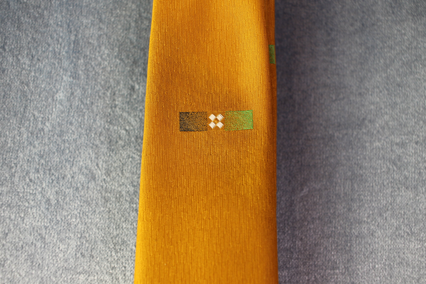 Vintage Penneys Towncraft mustard green black faded motif pattern skinny tie