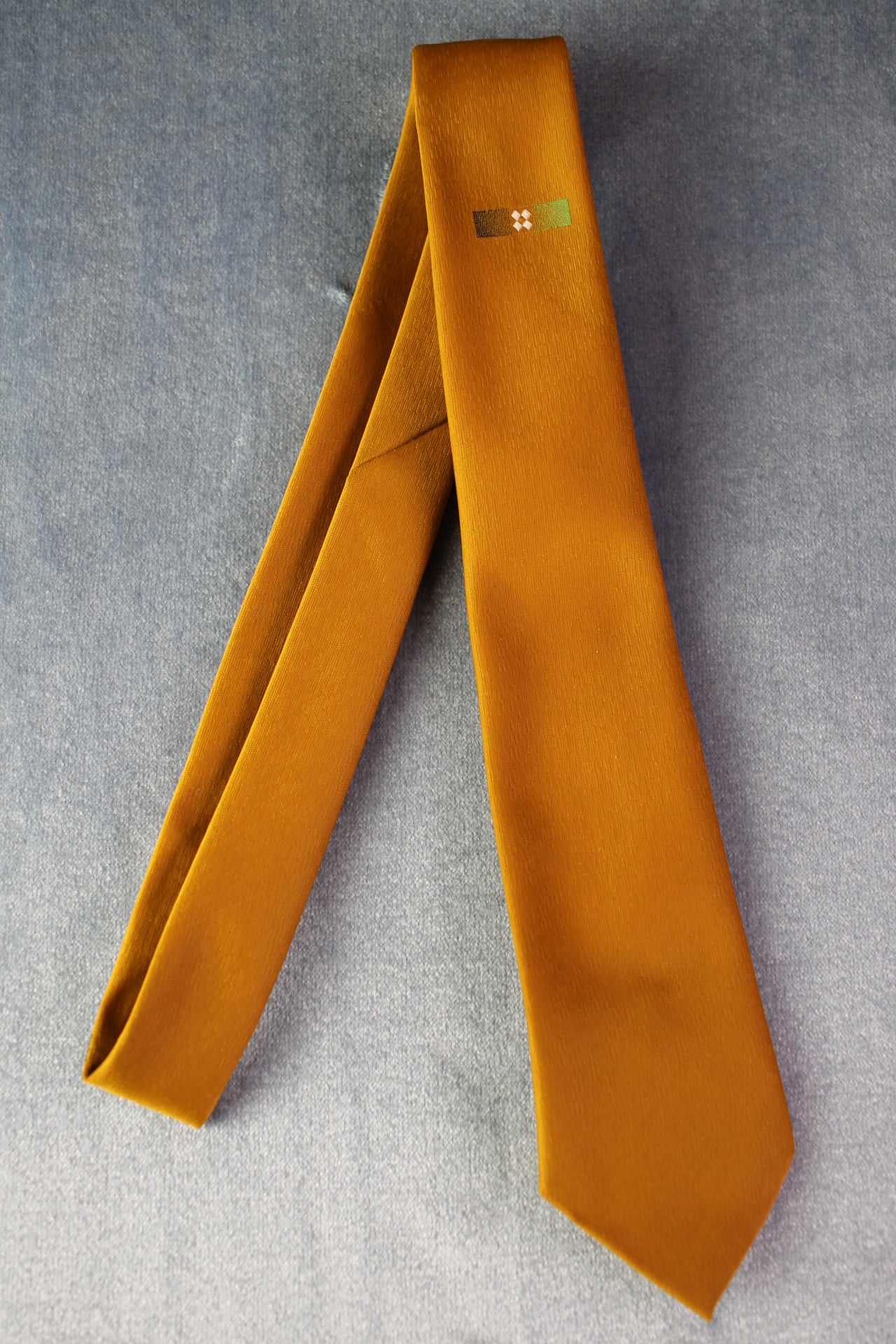 Vintage Penneys Towncraft mustard green black faded motif pattern skinny tie