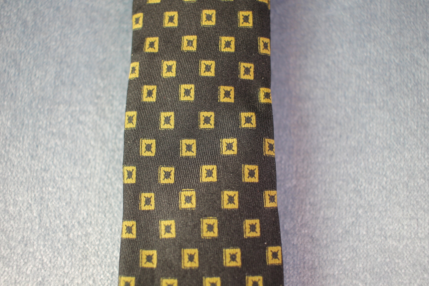 Vintage Smith Clo Co all silk black gold squares pattern skinny tie