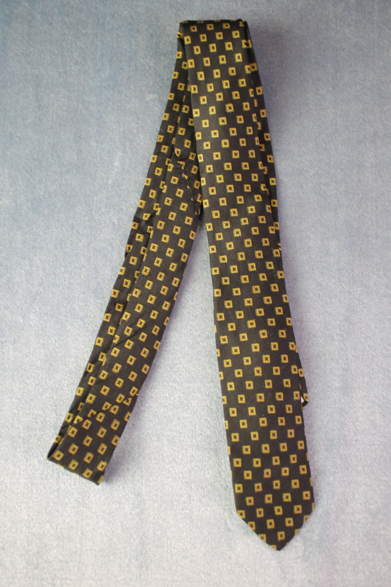 Vintage Smith Clo Co all silk black gold squares pattern skinny tie