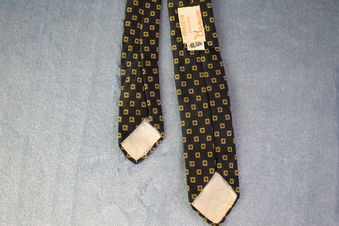 Vintage Smith Clo Co all silk black gold squares pattern skinny tie