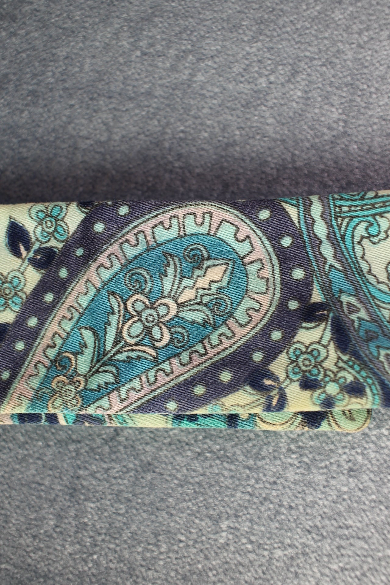 Vintage self tie paddle end 2 tone blue white paisley pattern bow tie