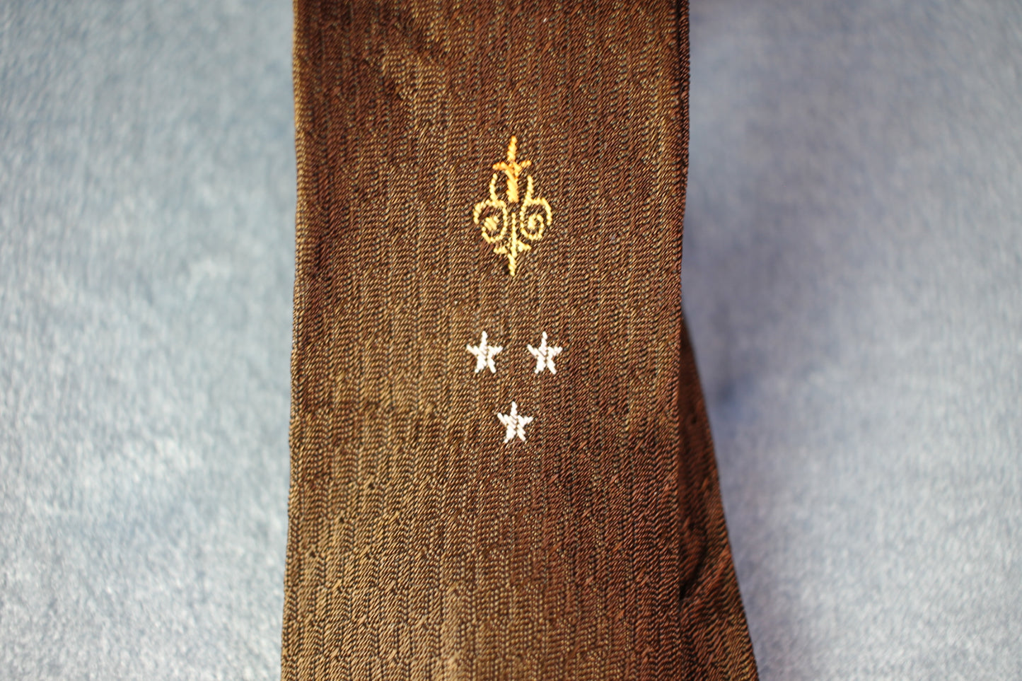 Vintage Sears brown gold silver motif weaved look pattern skinny tie