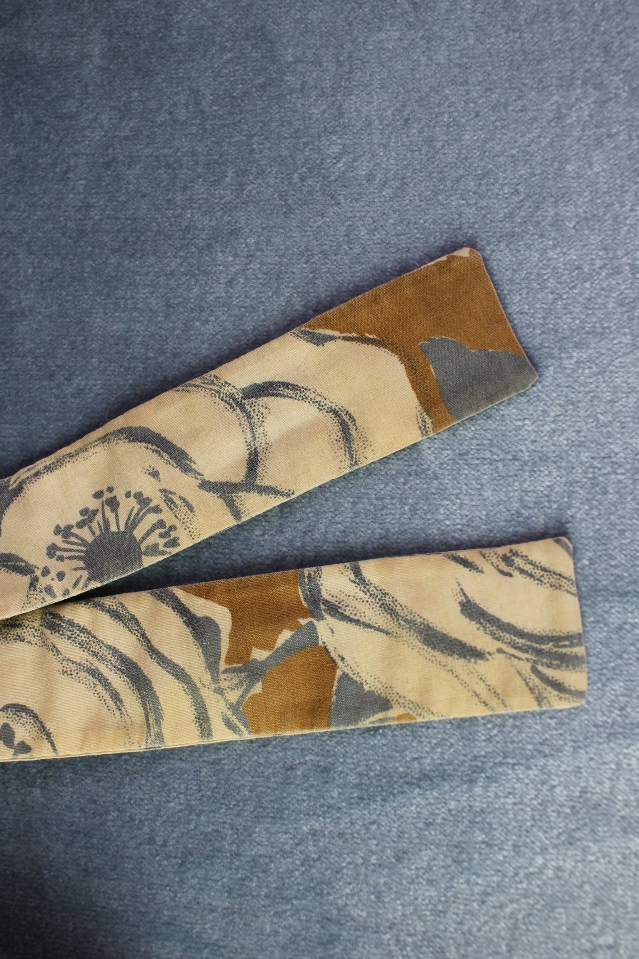 Vintage self tie paddle end beige brown grey pattern bow tie