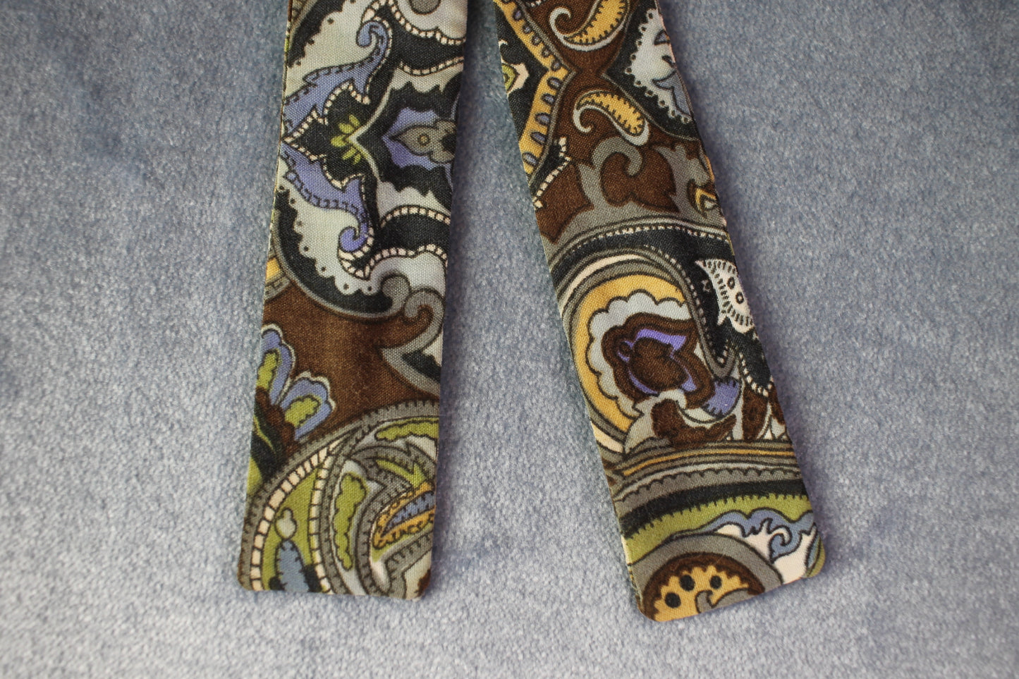 Vintage self tie paddle end brown green blue pattern bow tie