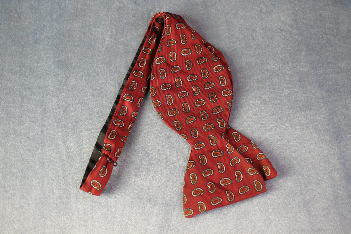 Vintage self tie thistle end all silk deep red orange white repeat motif pattern bow tie adjustable